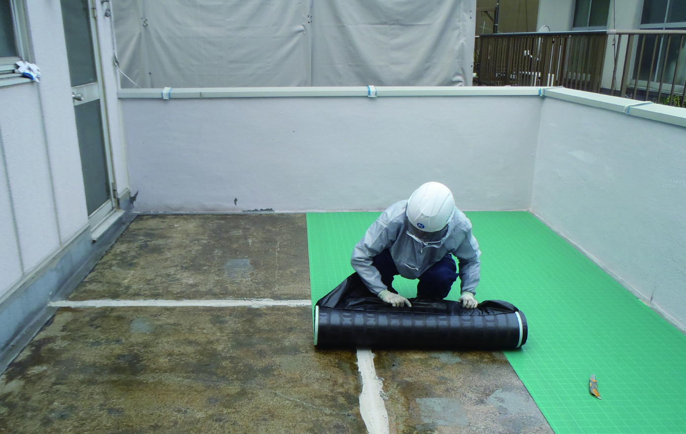 Applying protective layer — heat / weather / anti-fouling